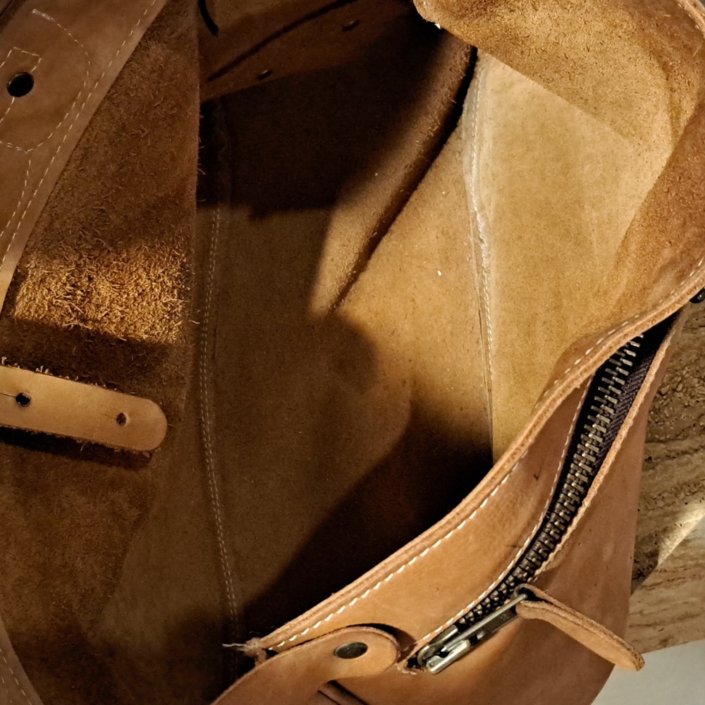 J. Peterman Company Leather Counterfeit MailBag - Picture 13 of 13